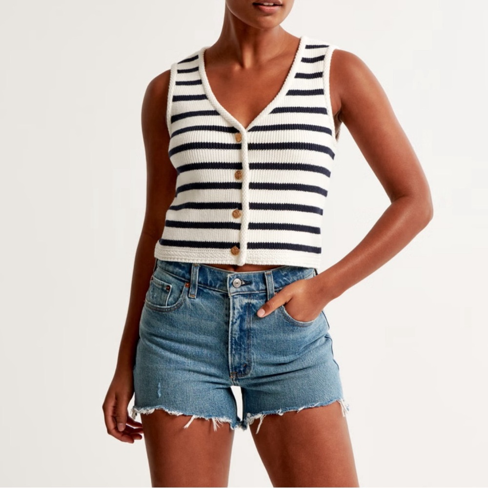 Abercrombie & Fitch High Rise 4" Mom Jean Shorts 31/12